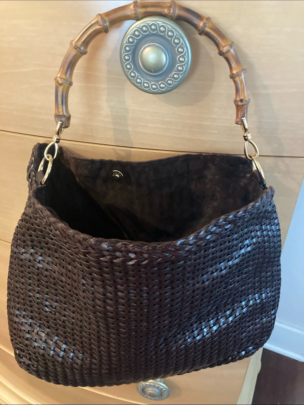 Brown leather/Suede interiorHandbag Interior with Zip Pocket. Dust bag included.